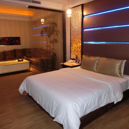 Blue Sky Motel Guishan Exterior foto